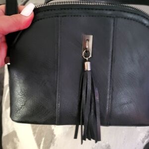 NWOT Black lightweight crossbody bag.
